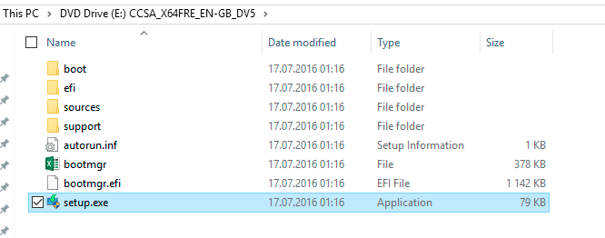 Windows setup screen with the Upgrade option ready to start installation